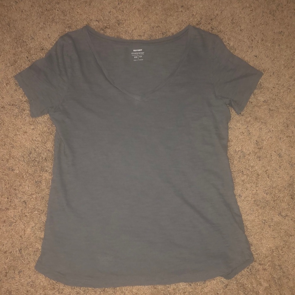 Old navy grey v neck basic t shirt